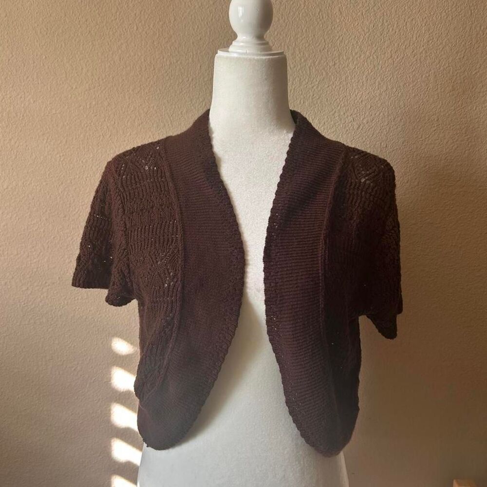Brown knit bolero open cardigan with short sleeves and a V-neckline, size L